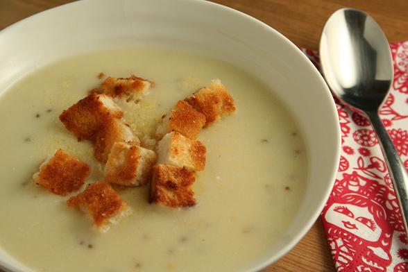 cauliflower-and-cheese-soup