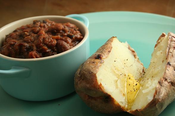 chilli-and-baked-potato